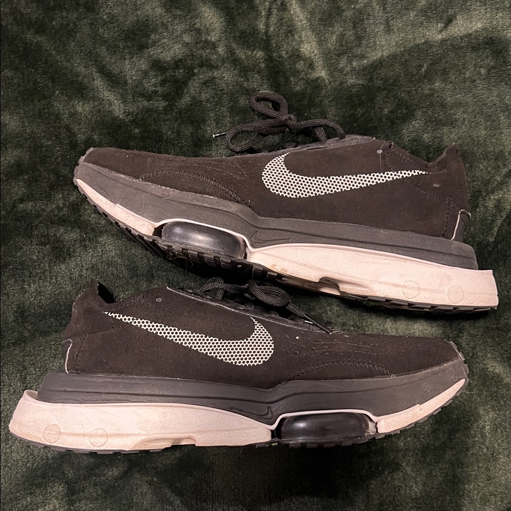Nike women’s Air Zoom-Type Black Low size 8